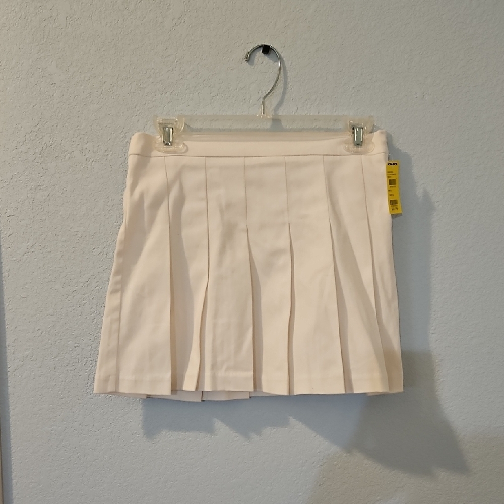 NWT Girl's White Tennis Skirt. Size XL